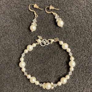 Pearl earrings and bracelet set
